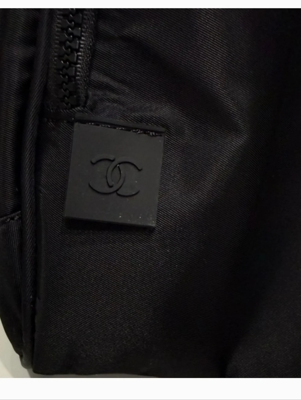 Black Nylon With White Branding Unisex Travel/Gym Bag. - Picture 11 of 12